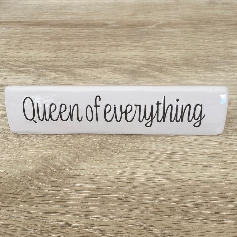 Queen of everything desk sign